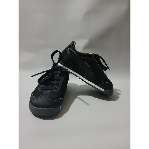 PUMA Roma Basic Sneakers in Black 5C - Picture 2 of 4